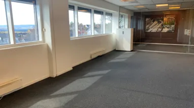 Kontor umøblert